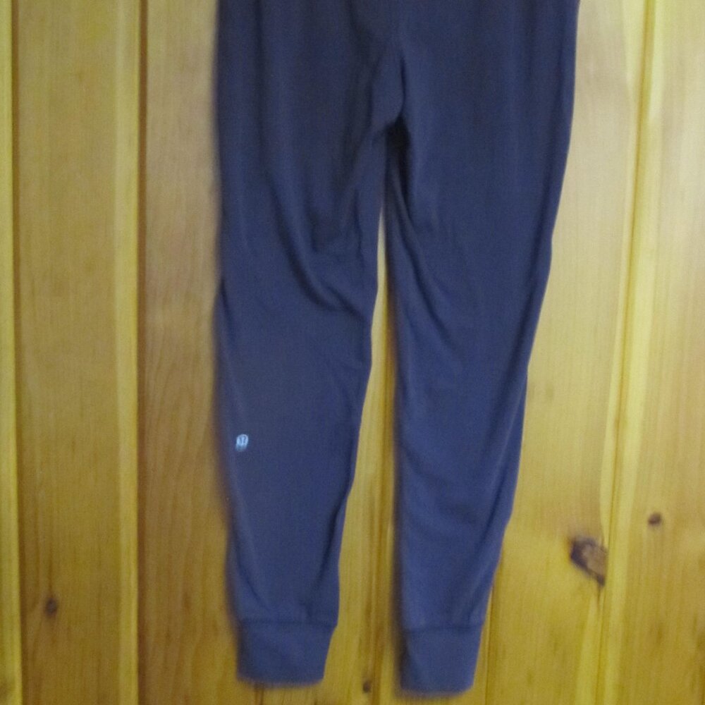 Lululemon Athletic Pants sz 4 Purple Leggings Lululemon Eggplant Purple 26x31 - Picture 5 of 8